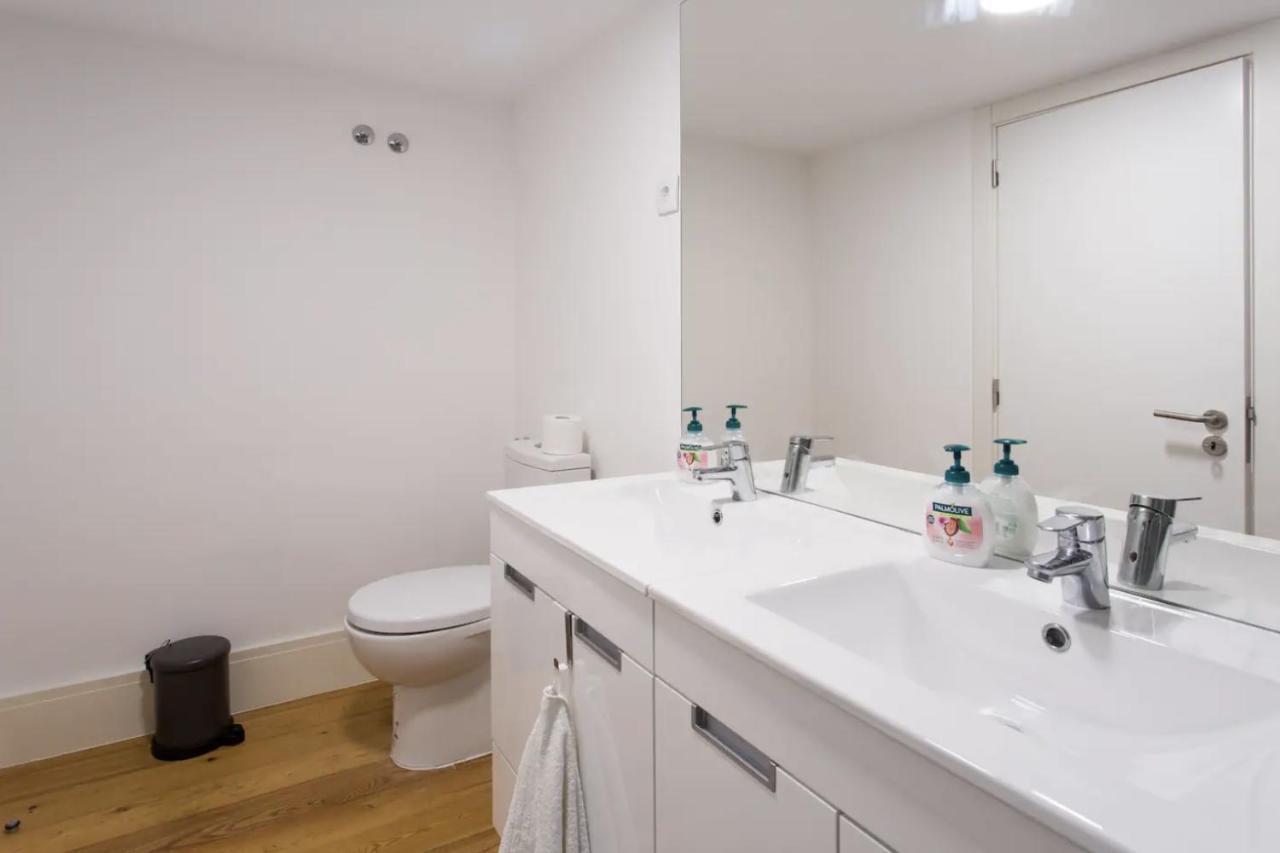 דירות ליסבון Beautiful 3-Story House In Chiado With A 40M² Private Terrace מראה חיצוני תמונה